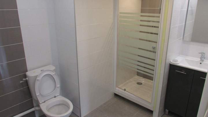 Poseur de carrelage Bains